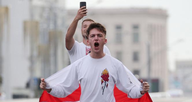 Szanse na zmiany na Białorusi są wynikiem upadku autorytetu dyktatora, dla wielu już byłej głowy państwa.