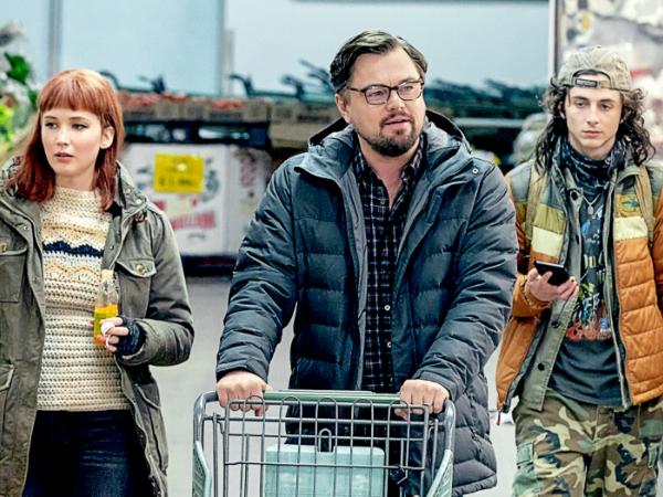 Kadr z filmu „Nie patrz w górę”