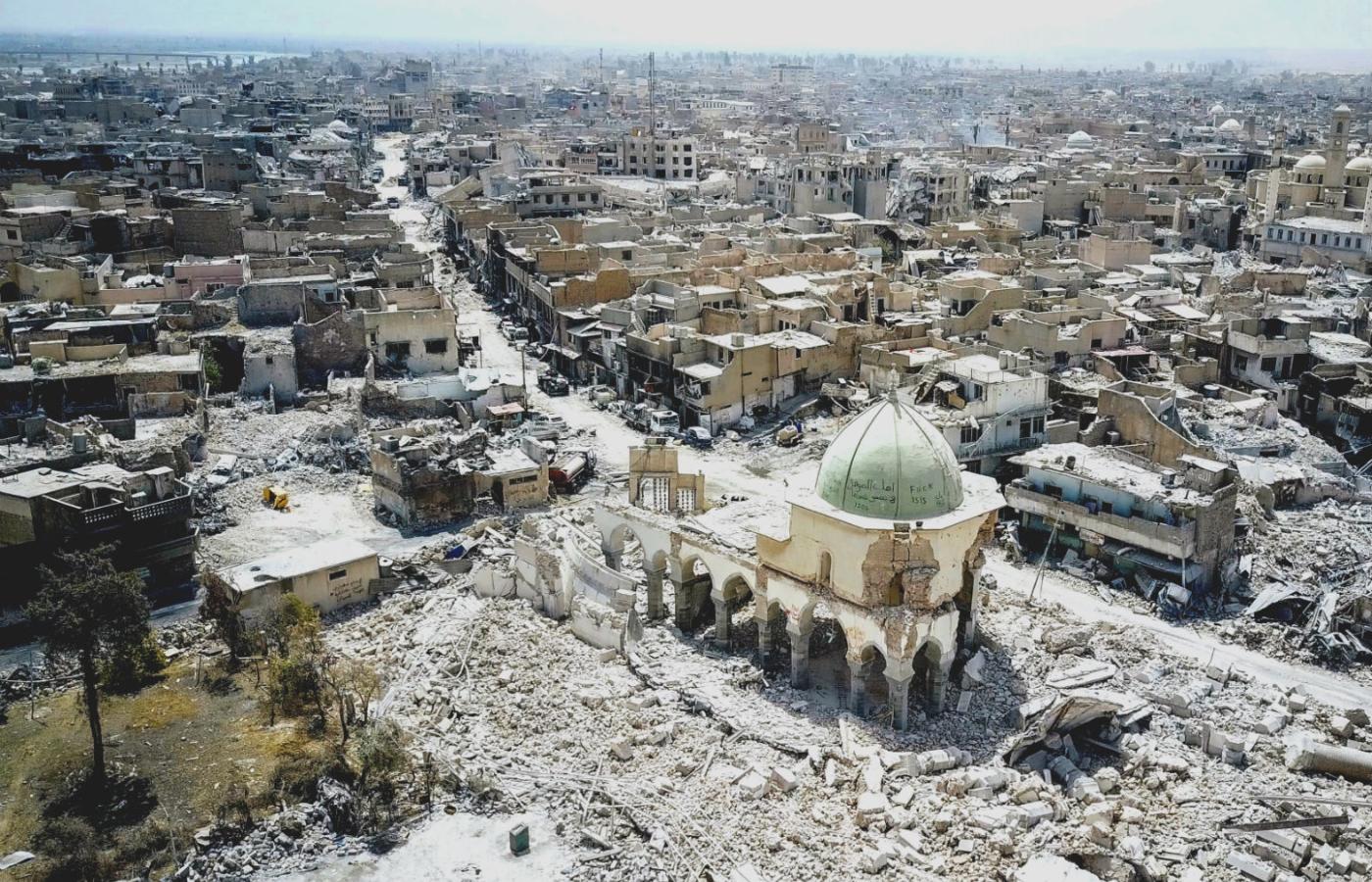 Zniszczony meczet Al-Nuri w Mosulu