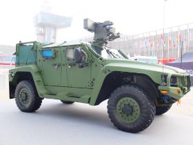 Australijski pojazd opancerzony Hawkei. Miał być dodatkiem do zakupu przez Polskę fregat Adelajda.