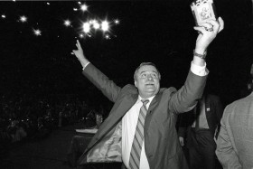 Lech Wałęsa i pękający w szwach katowicki Spodek
