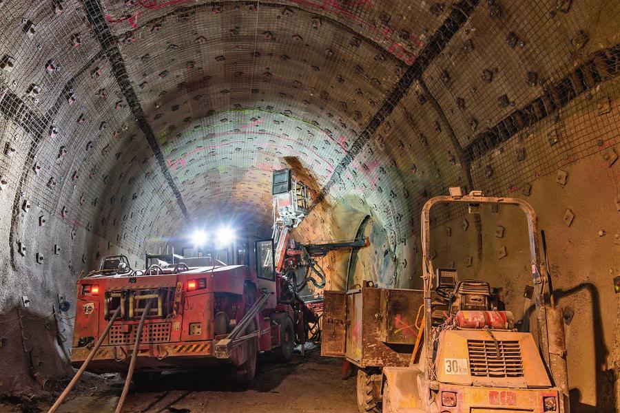 Drążenie tunelu metodą NATM (Semmering, Austria).