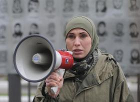 Okujewa jako członkini batalionu Kijów-2 staje się jedną z ikon walki na wschodzie Ukrainy.