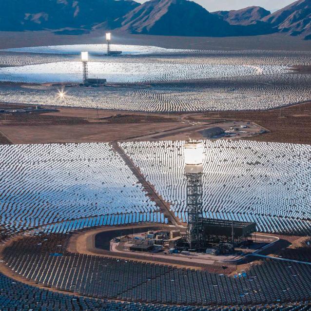 Elektrownia termalno-solarna Ivanpah (pustynia Mojave, USA).