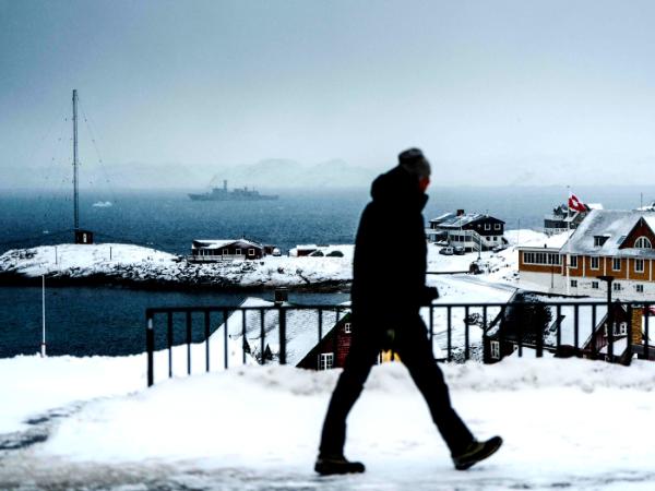 Duński okręt patroluje wybrzeże Grenlandii, 18 stycznia 2026 r.