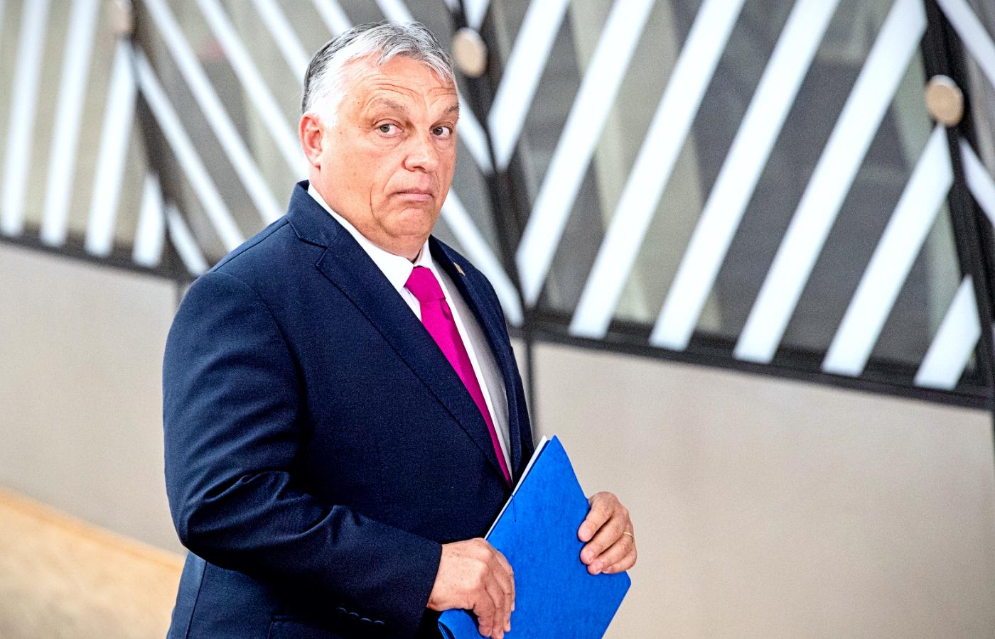 Premier Węgier Viktor Orban przybywa na specjalne posiedzenie Rady Europejskiej w siedzibie UE w Brukseli, 30 maja 2022 r.