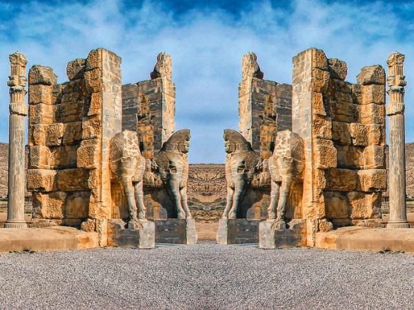 Ruiny Persepolis, jednej z pięciu stolic, reprezentacyjnej, imperium Achemenidów.