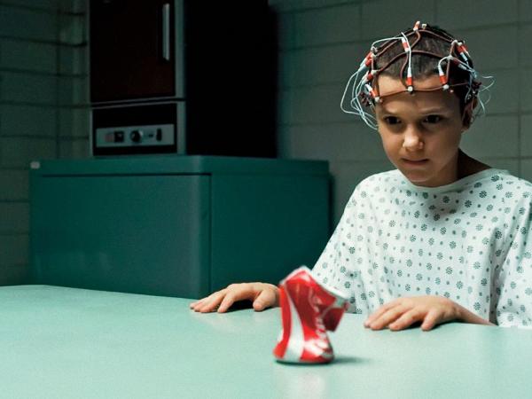 Millie Brown jako Eleven