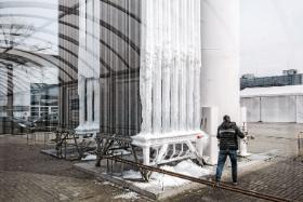 Zbiornik na tlen przy szpitalu tymczasowym w Poznaniu.