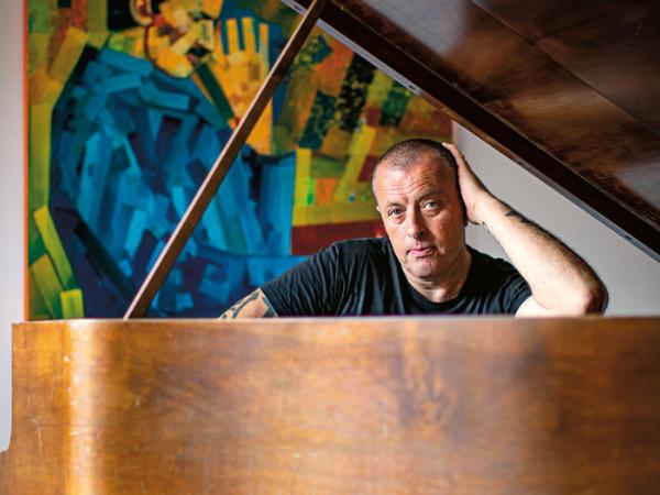 „Medytując i ćwicząc tai chi, uzmysławiałem sobie, że muszę być jak woda: ominąć problem, a nie tłuc głową w ścianę”.