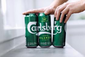 Carlsberg oferując konsumentom piwa w puszkach, butelkach i kegach, pracuje nad rozwiązaniami i wdraża działania ograniczające niekorzystny wpływ opakowań na środowisko.
