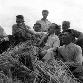 Bolesław Bierut w spółdzielni produkcyjnej Jachowice, 1955 r.