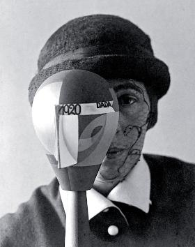 Sophie Taeuber-Arp z Głową Dada – fotografia Nica Alufa, ok. 1920 r.