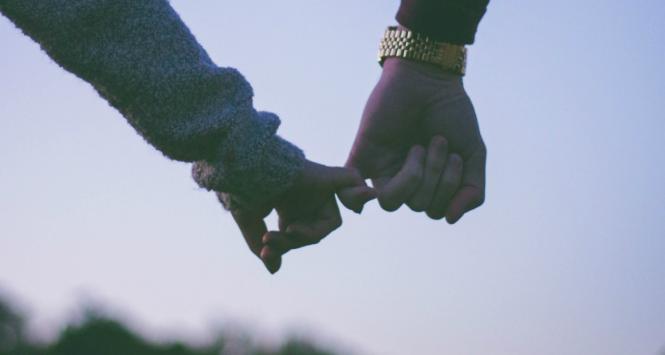 Skoro o miłości wiadomo tak wiele, to dlaczego ludzie zachowują się, jakby nic o niej nie wiedzieli?