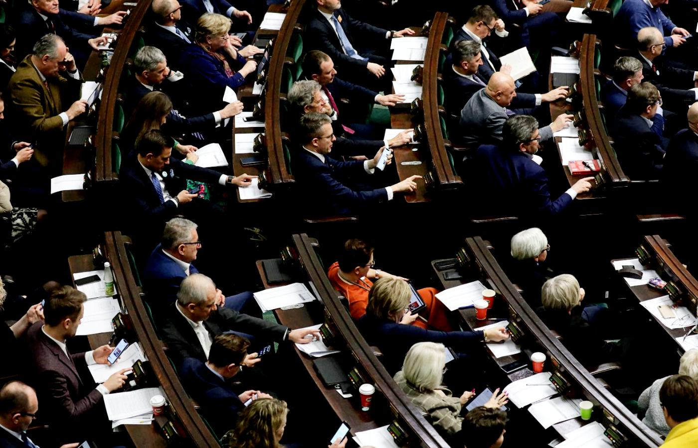 Posłowie podczas drugiego bloku głosowań nad ustawą budżetową na 2020 r.