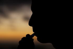 Branża tytoniowa szuka bezdymnych alternatyw, takich jak e-papierosy, podgrzewacze czy tytoń do żucia.