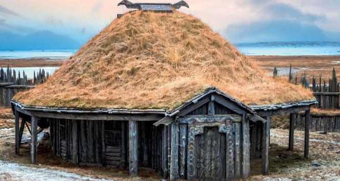 Zrekonstruowana chata wikingów, Hofn, Islandia.