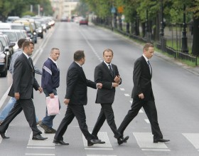 Premier w drodze do Belwederu na spotkanie z prezydentem