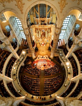 Drezdeński Kościół zapełnia się zwłaszcza podczas ewangelickich zjazdów, gromadzących nie tylko wierzących.