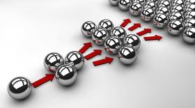 Język propagandy kreuje obraz rzeczywistości. Postprawda nie oznacza więc po prostu zastąpienia prawdy przez kłamstwo. Oznacza niemożność posługiwania się kryterium prawdy.