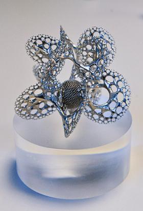 Abstrakcyjny projekt wydrukowany w technice 3D.