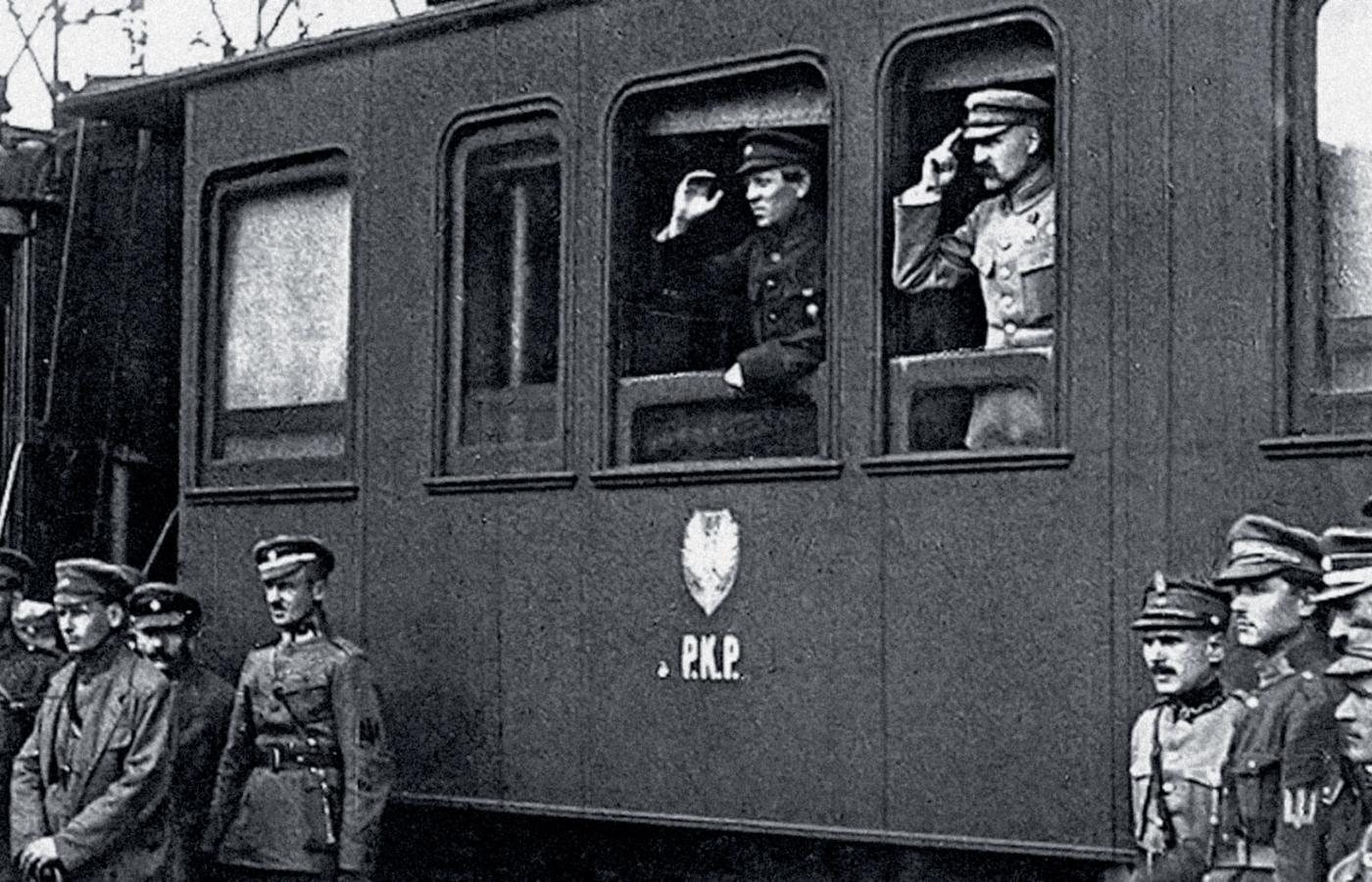 Symon Petlura i Józef Piłsudski w oknie wagonu, Winnica na Ukrainie, 17 maja 1920 r.
