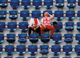 Smutek naszych kibiców po przegranym meczu ze Słowacją...