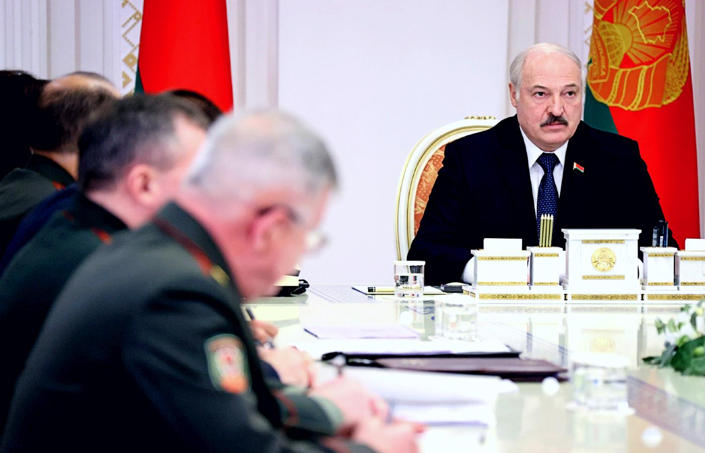 Aleksandr Łukaszenka prowadzi spotkanie ws. kryzysu na granicy z Polską.