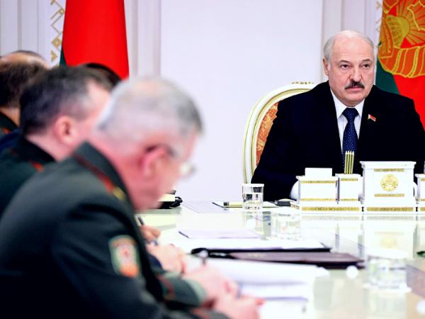 Alaksandr Łukaszenka prowadzi spotkanie ws. kryzysu na granicy z Polską
