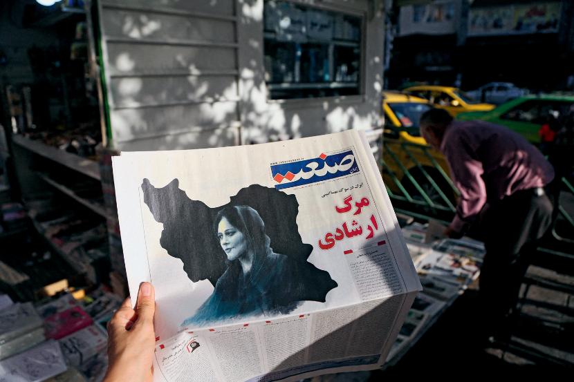 To młodzi Irańczycy, zwłaszcza kobiety i dziewczęta, przewodzą temu ruchowi protestu.