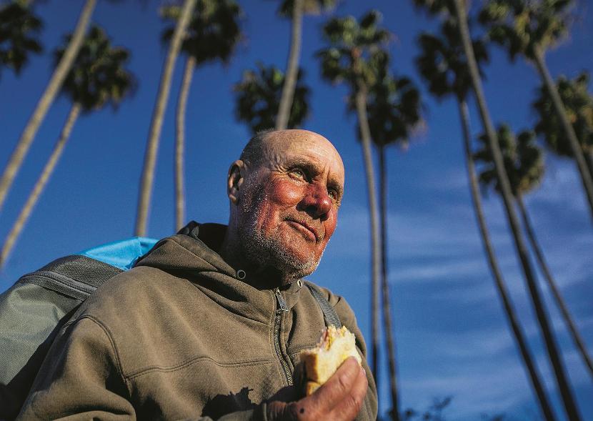 Kto raz wypadł z gry, temu trudno do niej wrócić. Steven Larson, weteran wojny wietnamskiej, od dwudziestu lat należy do 130-tysiecznej armii kalifornijskich bezdomnych.
