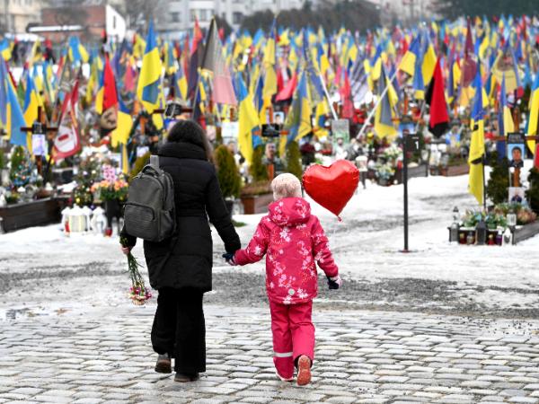 Walentynki w Ukrainie, cmentarz we Lwowie, 14 lutego 2026 r.