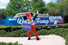 Zwolennik DeSantisa przed Światem Walta Disneya.