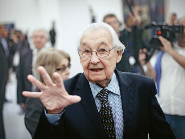 Otwarcie Galerii Europa – Daleki Wschód w Muzeum Manggha, 2015 r. Na pierwszym planie Andrzej Wajda, za nim Krystyna Zachwatowicz-Wajda.