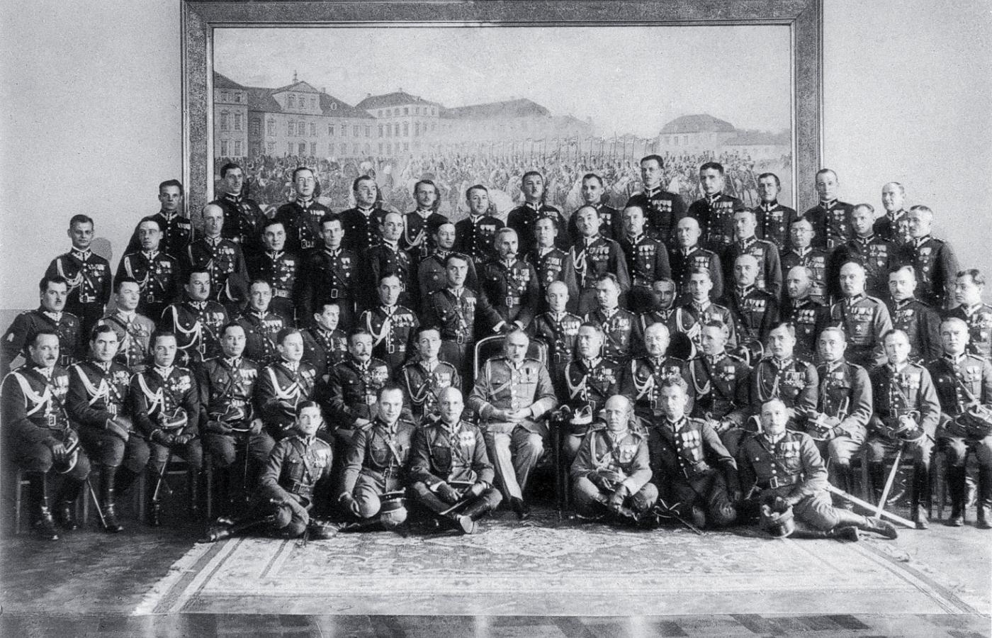 Józef Piłsudski z oficerami I Brygady w Belwederze, 1926 r.