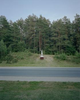 Prezydent Białorusi obstawił milicją las, pilnują zwierzyny dla zagranicznych myśliwych.