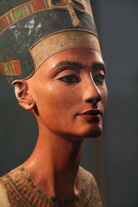 Zahi Hawass od lat stara się sprowadzić nad Nil Nefertiti z Berlina i kamień z Rosetty z British Museum.