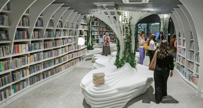 Metroteka na stacji Kondratowicza