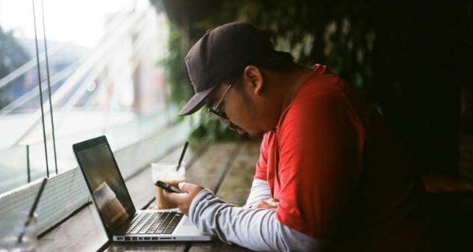 Badanie dotyczące AI i wyborów prezydenckich w Stanach Zjednoczonych w 2024 wykazało, że modele językowe nie są stabilnymi „wyroczniami” w sprawach politycznych.