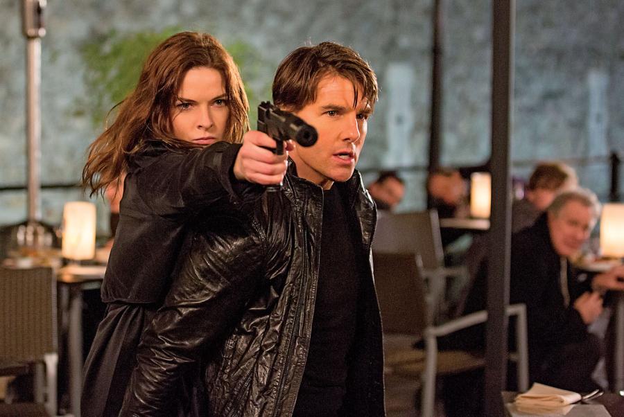Rebecca Ferguson i Tom Cruise realizują misję niemożliwą.