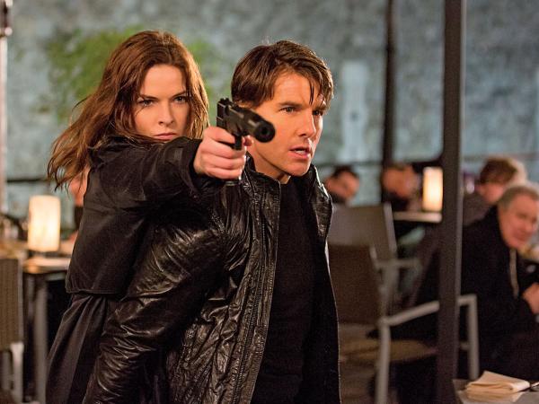 Rebecca Ferguson i Tom Cruise realizują misję niemożliwą.
