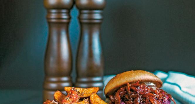 Burger z boczniakiem