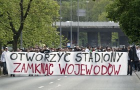 Protest warszawskich kibiców przeciwko zamknięciu stadionu Legii.