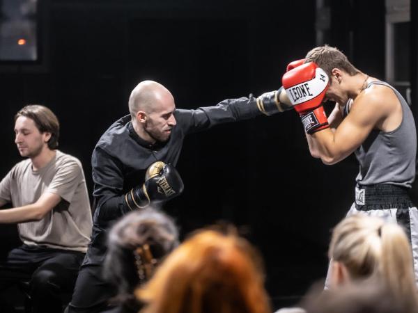 „Ja też chcę nauczyć się zabijać ludzi, proszę pomóżcie mi, czyli przemoc jest też okej”