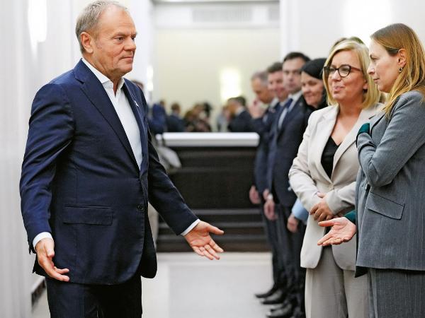 Premier Tusk musi się uporać z konfliktem między Katarzyną Pełczyńską-Nałęcz (pierwsza z prawej) a Pauliną Hennig-Kloską.