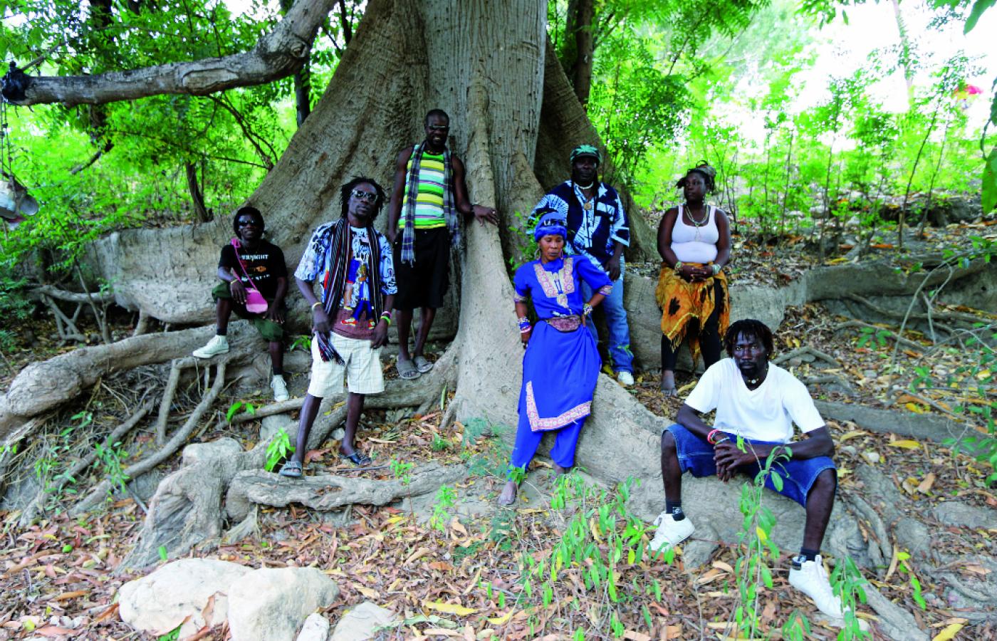 <b>Chouk Bwa Libete</b> grają korzenną muzykę z Haiti. Źródłem ich muzyki są typowe elementy dla haitańskiego voodoo:  rytm i taniec. Korzenie wyrwane z Afryki i przeniesione na karaibski ląd. – <em>To jest świetna grupa, która fantastycznie wypada na festiwalach, nie tylko world music. Kiedy ich słucham i zamykam oczy, przypomina mi się, że ja także jestem dzieckiem voodoo. Wpadam w taneczny trans. To wspaniałe uczucie</em> – mówi Nick Hobbs z prestiżowego magazynu branżowego „fRoots”.