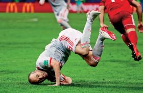 Andres Iniesta z reprezentacji Hiszpanii podczas meczu z Iranem.