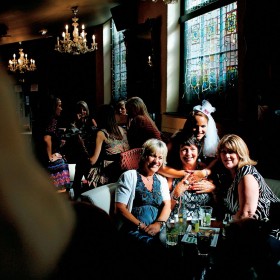 Panieńskie zabawy przedślubne (Pub Front w Brighton).