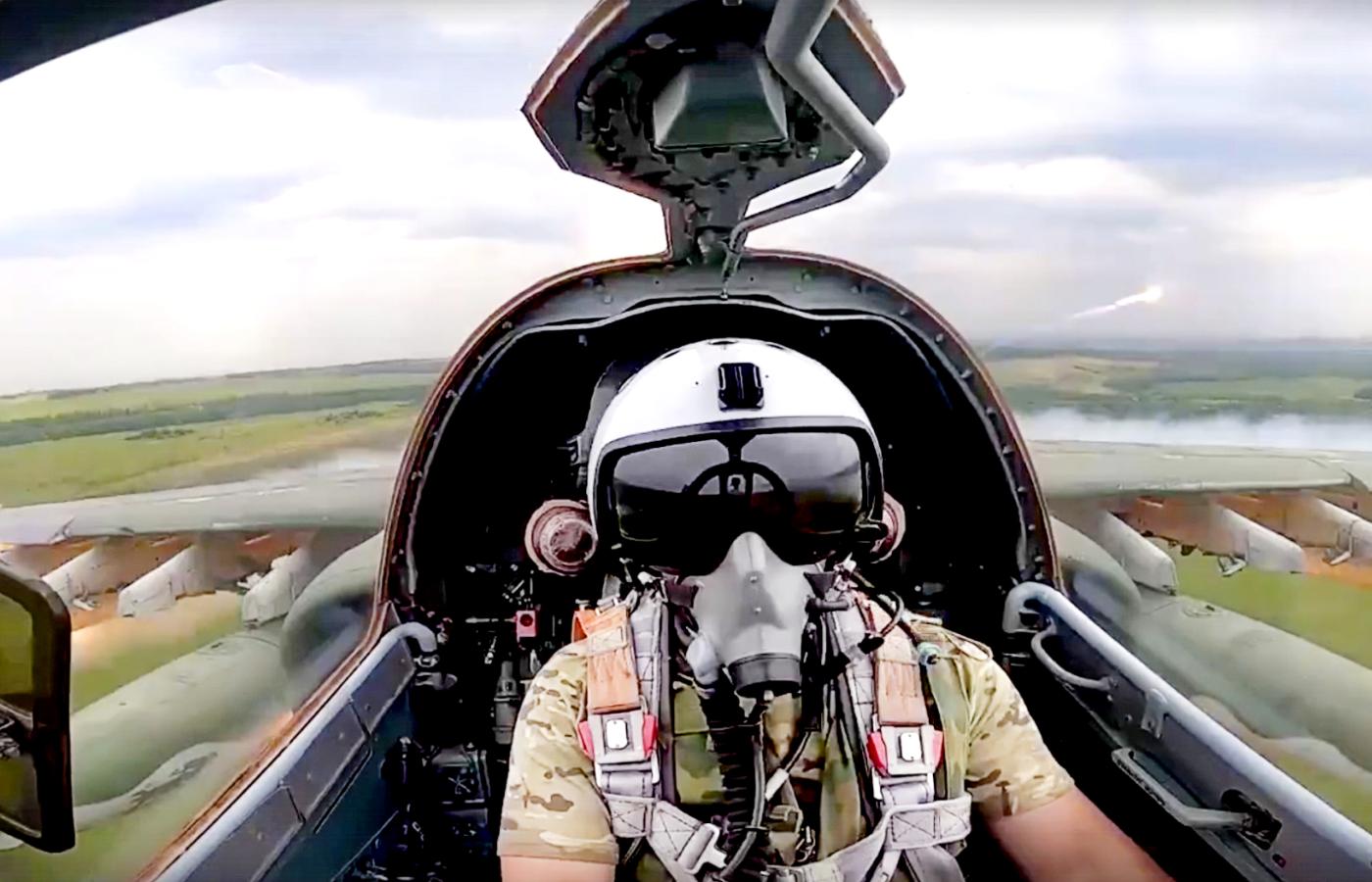 Rosyjski pilot w Su-25 w Ukrainie, lipiec 2022 r.