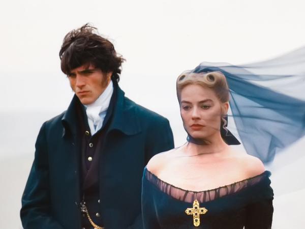 Kadr z filmu „Wichrowe Wzgórza”